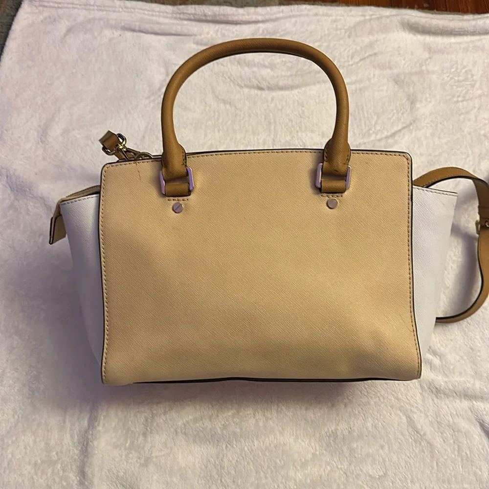 Michael Kors crossbody. - Picture 2 of 11